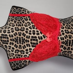 NWOT VS Set of 2 34D Underwire Lace Bras